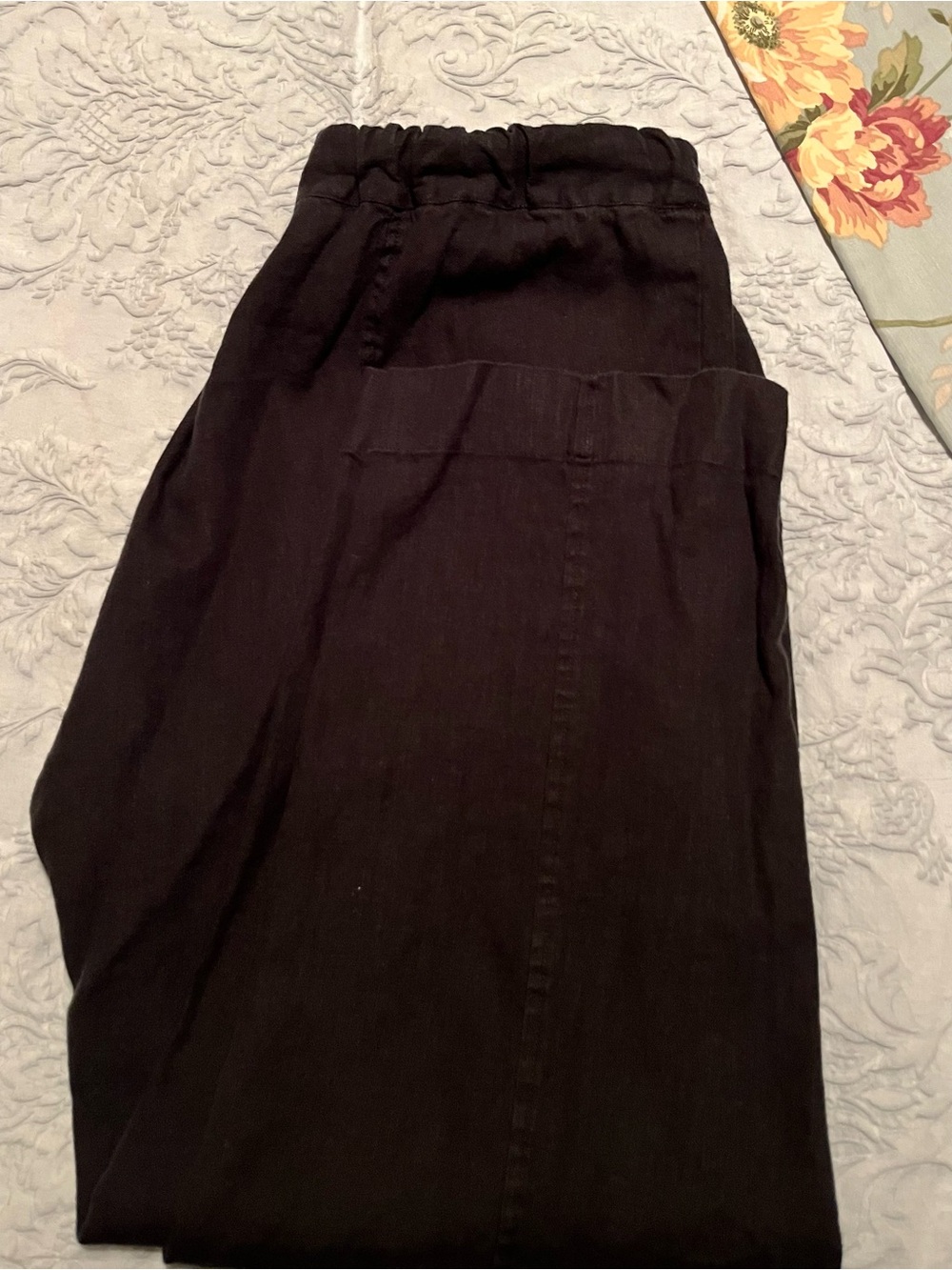 Linen Black Elastic Waist Capris by Dennis Wang